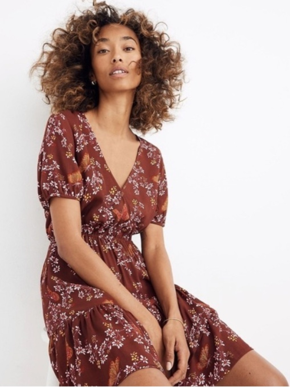 Madewell Ruffle-Wrap
Floral Butterfly Short Sleeve Maroon Dress, size 6